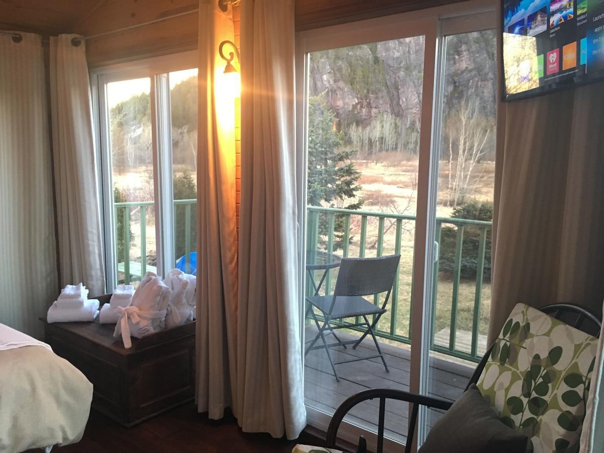 La Chouette Viree Bed & Breakfast Grandes-Bergeronnes Exterior photo