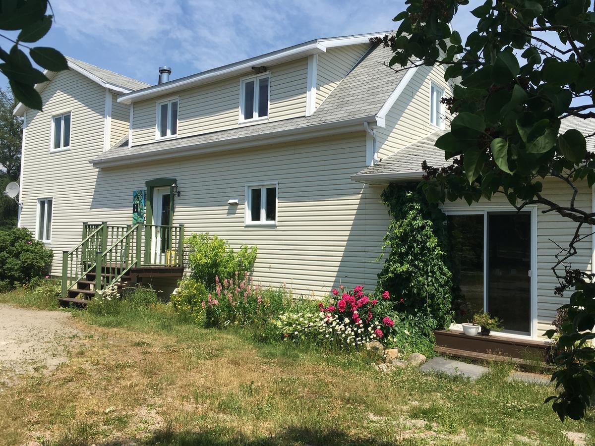 La Chouette Viree Bed & Breakfast Grandes-Bergeronnes Exterior photo