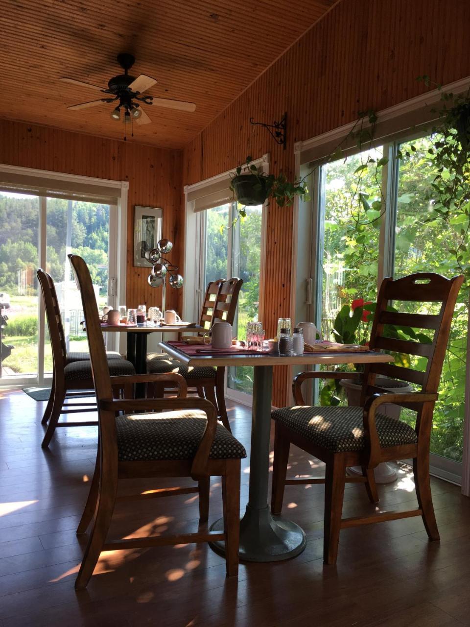La Chouette Viree Bed & Breakfast Grandes-Bergeronnes Exterior photo